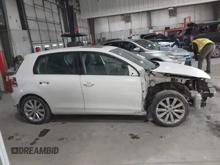 2013 Volkswagen Golf TDI с VIN WVWDM7AJ0DW137125, выставлен на аукционе IAAI как лот 41405747 с пробегом 122 069 миль миль и . История ставок и продаж доступна на DreamBid. Изображение 14.