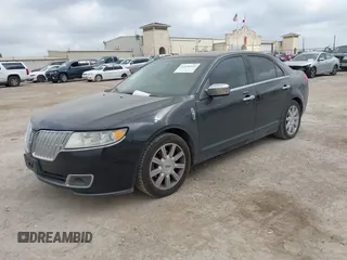 2010 Lincoln MKZ z VIN 3LNHL2JC6AR655632, wystawiony jako IAAI lot #42126449 z przebiegiem 184 322 mil mil oraz . Historia ofert i sprzedaży dostępna na DreamBid. Obrazek 2.
