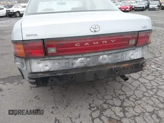 1994 Toyota Camry LE with VIN JT2SK12E2R0207688, listed as a IAAI auction lot 41323827 with 162,680 mi miles. Bid and sale history available at carsss.com. Image 6.