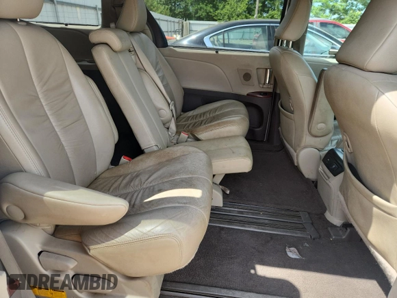 2011 Toyota Sienna XLE AAS с VIN 5TDYK3DC1BS017540, выставлен на аукционе Copart как лот 65177255 с пробегом 164 604 миль миль и Списание • Salvage title. История ставок и продаж доступна на DreamBid. Изображение 11.