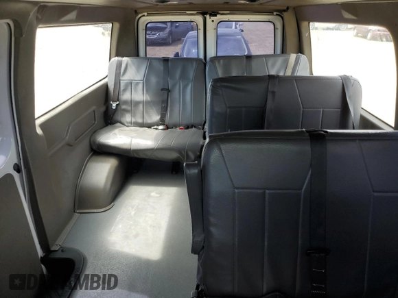 2014 Ford Econoline Cargo Commercial z VIN 1FTNE1EWXEDA22372, wystawiony jako Copart lot #52360385 z przebiegiem 128 803 mil mil oraz Czysty tytuł • Clean title. Historia ofert i sprzedaży dostępna na DreamBid. Obrazek 10.