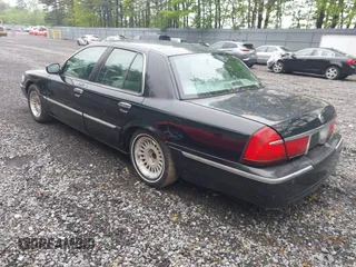 2002 Mercury Grand Marquis LS Premium z VIN 2MEFM75W42X644236, wystawiony jako IAAI lot #42276863 z przebiegiem 56 460 mil mil oraz . Historia ofert i sprzedaży dostępna na DreamBid. Obrazek 3.