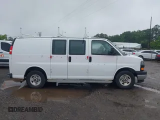 2017 GMC Savana Cargo z VIN 1GTW7AFF3H1903983, wystawiony jako IAAI lot #42369550 z przebiegiem 112 140 mil mil oraz . Historia ofert i sprzedaży dostępna na DreamBid. Obrazek 13.