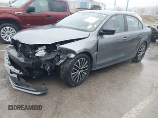 2015 Volkswagen Jetta SE с VIN 3VWD17AJ7FM320420, выставлен на аукционе IAAI как лот 41495266 с пробегом 132 031 миль миль и . История ставок и продаж доступна на DreamBid. Изображение 17.