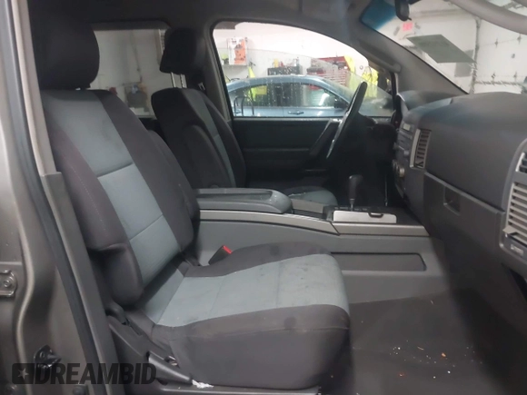 2006 Nissan Titan LE z VIN 1N6BA07B26N572273, wystawiony jako IAAI lot #41252390 z przebiegiem 88 457 mil mil oraz . Historia ofert i sprzedaży dostępna na DreamBid. Obrazek 5.