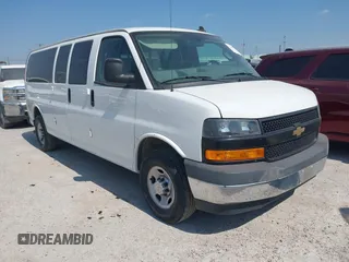 2020 Chevrolet Express Passenger LS z VIN 1GAZGNFG0L1242167, wystawiony jako IAAI lot #42449725 z przebiegiem 36 919 mil mil oraz . Historia ofert i sprzedaży dostępna na DreamBid. Obrazek 1.