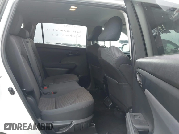 2024 Toyota Highlander LE z VIN 5TDKDRBH6RS536028, wystawiony jako IAAI lot #42186638 z przebiegiem 36 205 mil mil oraz . Historia ofert i sprzedaży dostępna na DreamBid. Obrazek 8.