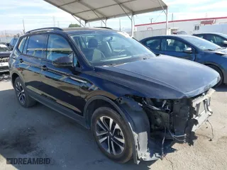 2022 Volkswagen Tiguan S with VIN 3VV1B7AX9NM119626, listed as a IAAI auction lot 40565280 with 29,754 mi miles. Bid and sale history available at carsss.com. Image 1.