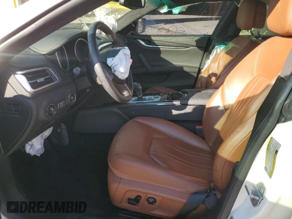 2016 Maserati Ghibli z VIN ZAM57XSAXG1167773, wystawiony jako Copart lot #46607705 z przebiegiem 62 421 mil mil oraz Szkoda całkowita • Salvage title. Historia ofert i sprzedaży dostępna na DreamBid. Obrazek 7.