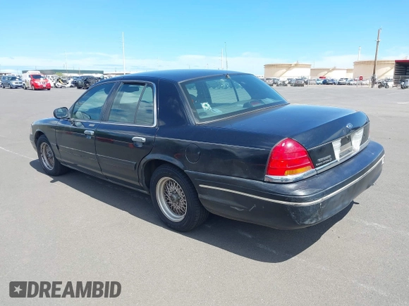 2000 Ford Crown Victoria LX z VIN 2FAFP74W1YX177737, wystawiony jako IAAI lot #42375378 z przebiegiem 90 359 mil mil oraz . Historia ofert i sprzedaży dostępna na DreamBid. Obrazek 3.