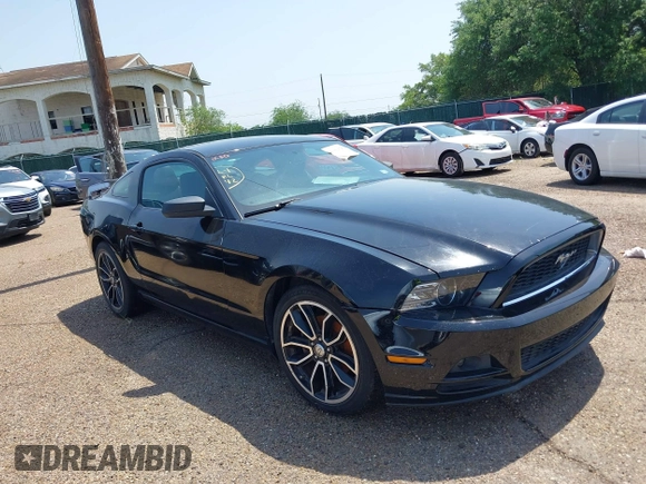 2013 Ford Mustang V6 z VIN 1ZVBP8AM7D5245937, wystawiony jako IAAI lot #41942028 z przebiegiem 207 037 mil mil oraz . Historia ofert i sprzedaży dostępna na DreamBid. Obrazek 1.
