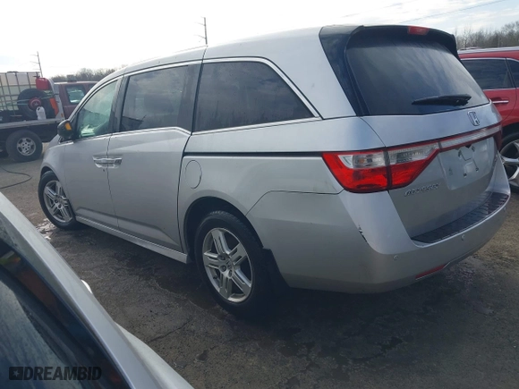 2013 Honda Odyssey Touring with VIN 5FNRL5H97DB021403, listed as a IAAI auction lot 41606606 with 223,547 mi miles. Bid and sale history available at carsss.com. Image 3.