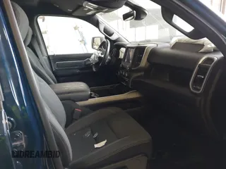 2019 Ram 1500 Big Horn z VIN 1C6SRFFT5KN762580, wystawiony jako IAAI lot #41858654 z przebiegiem 57 801 mil mil oraz . Historia ofert i sprzedaży dostępna na DreamBid. Obrazek 5.