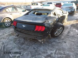 2019 Ford Mustang EcoBoost z VIN 1FA6P8TH7K5133596, wystawiony jako IAAI lot #41423178 z przebiegiem 123 372 mil mil oraz . Historia ofert i sprzedaży dostępna na DreamBid. Obrazek 4.