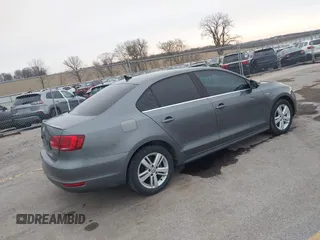 2013 Volkswagen Jetta Sedan Hybrid SE with VIN 3VW637AJ0DM228954, listed as a IAAI auction lot 41918495 with 138,232 mi miles. Bid and sale history available at carsss.com. Image 4.