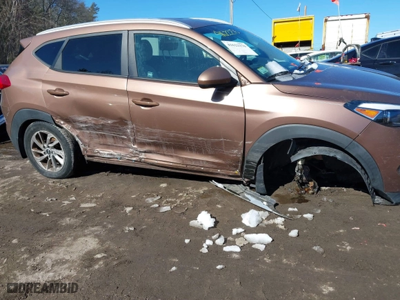 2016 Hyundai Tucson SE with VIN KM8J3CA4XGU063653, listed as a IAAI auction lot 41622270 with 103,270 mi miles. Bid and sale history available at carsss.com. Image 6.