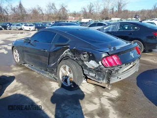 2017 Ford Mustang V6 z VIN 1FA6P8AM1H5224713, wystawiony jako IAAI lot #41208248 z przebiegiem 167 462 mil mil oraz . Historia ofert i sprzedaży dostępna na DreamBid. Obrazek 3.