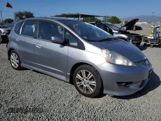 2009 Honda Fit Sport z VIN JHMGE88639S006463, wystawiony jako Copart lot #58559205 z przebiegiem 212 609 mil mil oraz Czysty tytuł • Clean title. Historia ofert i sprzedaży dostępna na DreamBid. Obrazek 4.