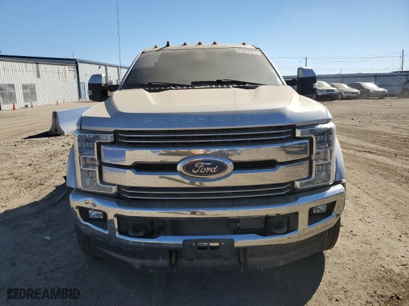 2019 Ford Super Duty F-450 DRW XL with VIN 1FT8W4DTXKEG74353, listed as a Copart auction lot 71077974 with 138,672 mi miles and Salvage Title. Bid and sale history available at carsss.com. Image 5.