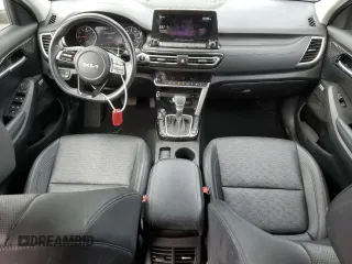 2022 Kia Seltos SX with VIN KNDETCA27N7268234, listed as a Copart auction lot 50480095 with 43,950 mi miles and Salvage title. Bid and sale history available at DreamBid. Image 8.