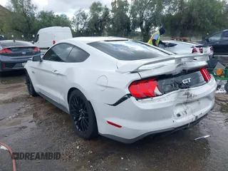 2018 Ford Mustang GT z VIN 1FA6P8CF5J5154590, wystawiony jako IAAI lot #41588857 z przebiegiem 113 805 mil mil oraz . Historia ofert i sprzedaży dostępna na DreamBid. Obrazek 3.