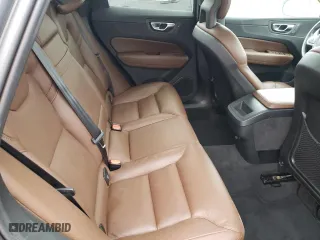 2018 Volvo XC60 Momentum with VIN LYV102RK1JB083592, listed as a Copart auction lot 68032212 with 34,094 mi miles. Bid and sale history available at carsss.com. Image 11.
