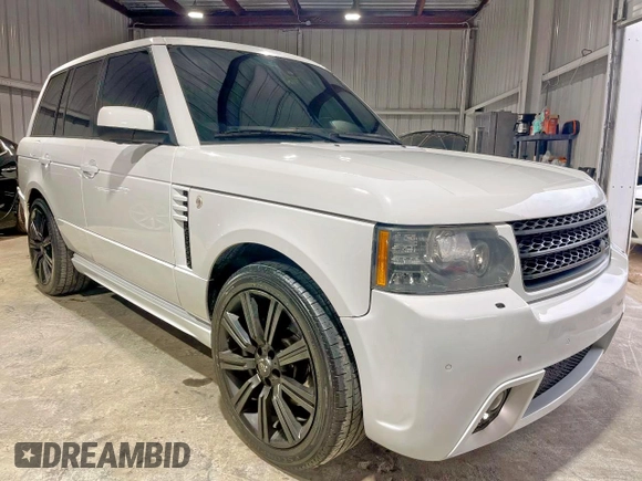 2011 Land Rover Range Rover SC z VIN SALMF1E46BA357805, wystawiony jako Copart lot #59821445 z przebiegiem 120 381 mil mil oraz Czysty tytuł • Clean title. Historia ofert i sprzedaży dostępna na DreamBid. Obrazek 1.