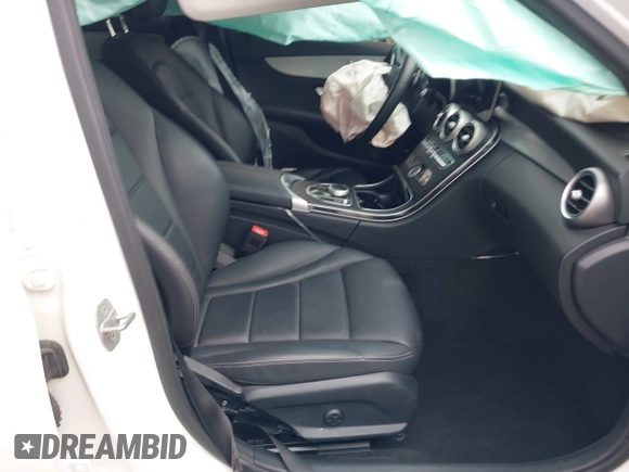 2021 Mercedes-Benz C 300 z VIN W1KWF8DB8MR605913, wystawiony jako IAAI lot #42098934 z przebiegiem 41 085 mil mil oraz . Historia ofert i sprzedaży dostępna na DreamBid. Obrazek 5.