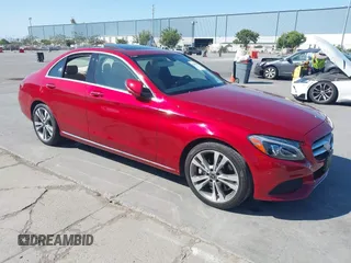2018 Mercedes-Benz C 300 z VIN 55SWF4JB4JU264839, wystawiony jako IAAI lot #42500465 z przebiegiem 28 115 mil mil oraz . Historia ofert i sprzedaży dostępna na DreamBid. Obrazek 1.