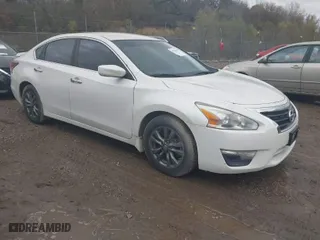 2015 Nissan Altima 2.5 SV with VIN 1N4AL3AP2FC567445, listed as a IAAI auction lot 40785545 with 138,710 mi miles. Bid and sale history available at carsss.com. Image 1.