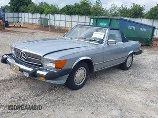 1984 Mercedes-Benz 380 SL z VIN WDBBA45A5EA014183, wystawiony jako IAAI lot #42456937 z przebiegiem 93 667 mil mil oraz . Historia ofert i sprzedaży dostępna na DreamBid. Obrazek 2.