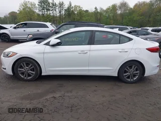 2017 Hyundai Elantra Limited z VIN 5NPD84LF8HH117065, wystawiony jako IAAI lot #42160413 z przebiegiem 107 525 mil mil oraz . Historia ofert i sprzedaży dostępna na DreamBid. Obrazek 13.