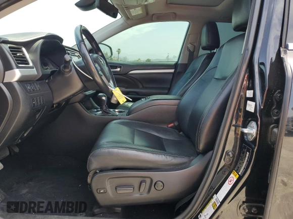 2018 Toyota Highlander SE with VIN 5TDKZRFH1JS537037, listed as a Copart auction lot 61818155 with 92,927 mi miles and Salvage title. Bid and sale history available at DreamBid. Image 7.