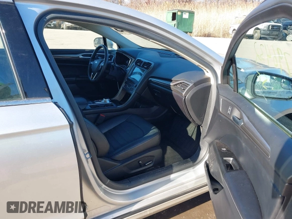 2018 Ford Fusion SE with VIN 3FA6P0LU1JR272522, listed as a IAAI auction lot 41796432 with 123,471 mi miles and . Bid and sale history available at DreamBid. Image 5.