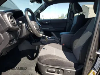2023 Toyota Tacoma SR5 z VIN 3TMDZ5BN7PM140616, wystawiony jako Copart lot #51951945 z przebiegiem 30 274 mil mil oraz Szkoda całkowita • Salvage title. Historia ofert i sprzedaży dostępna na DreamBid. Obrazek 7.