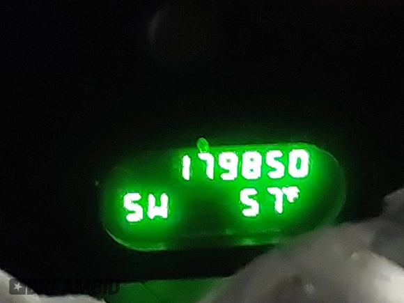 2004 Ford Explorer XLT z VIN 1FMZU73K34UA63816, wystawiony jako IAAI lot #41011396 z przebiegiem 179 850 mil mil oraz . Historia ofert i sprzedaży dostępna na DreamBid. Obrazek 7.
