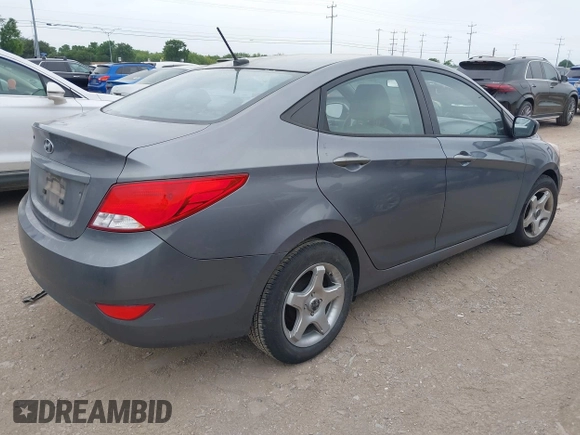 2016 Hyundai Accent SE z VIN KMHCT4AE9GU967632, wystawiony jako IAAI lot #42145390 z przebiegiem 89 350 mil mil oraz . Historia ofert i sprzedaży dostępna na DreamBid. Obrazek 4.