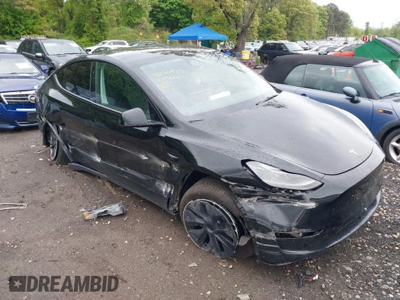 2024 Tesla Model Y Long Range z VIN 7SAYGDEE5RF130335, wystawiony jako IAAI lot #42250979 z przebiegiem 20 300 mil mil oraz . Historia ofert i sprzedaży dostępna na DreamBid. Obrazek 6.