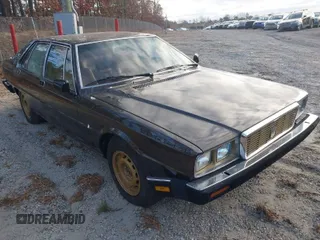 1982 Maserati Quattroporte z VIN ZAMBC1102CA301920, wystawiony jako IAAI lot #41297603 z przebiegiem 62 287 mil mil oraz . Historia ofert i sprzedaży dostępna na DreamBid. Obrazek 1.