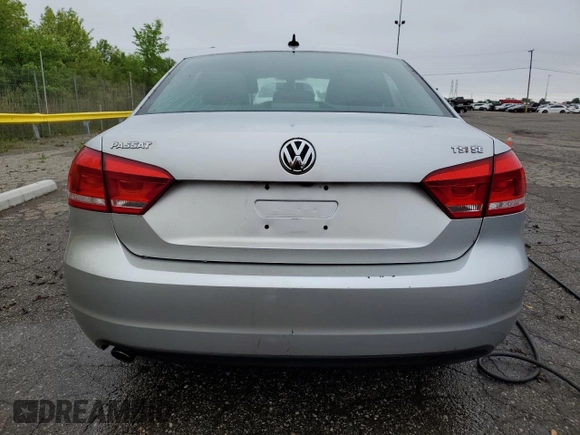 2014 Volkswagen Passat SE z VIN 1VWBT7A38EC074478, wystawiony jako Copart lot #57763965 z przebiegiem 99 860 mil mil oraz Czysty tytuł • Clean title. Historia ofert i sprzedaży dostępna na DreamBid. Obrazek 6.