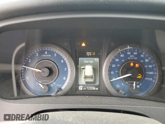 2018 Toyota Sienna LE Auto Access Seat with VIN 5TDKZ3DC6JS924316, listed as a Copart auction lot 61822215 with 123,396 mi miles and Salvage title. Bid and sale history available at DreamBid. Image 9.