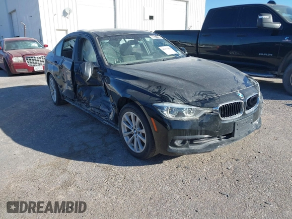 2018 BMW 3 Series 320i xDrive z VIN WBA8A3C52JA494542, wystawiony jako IAAI lot #41371426 z przebiegiem Nie podano mil oraz . Historia ofert i sprzedaży dostępna na DreamBid. Obrazek 1.