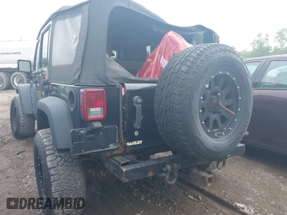 2008 Jeep Wrangler Unlimited X z VIN 1J4GA39138L641138, wystawiony jako IAAI lot #42376300 z przebiegiem 215 026 mil mil oraz . Historia ofert i sprzedaży dostępna na DreamBid. Obrazek 3.