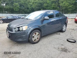 2015 Chevrolet Sonic LT z VIN 1G1JC5SH9F4104086, wystawiony jako Copart lot #61531145 z przebiegiem 181 191 mil mil oraz Czysty tytuł • Clean title. Historia ofert i sprzedaży dostępna na DreamBid. Obrazek 1.