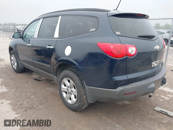 2012 Chevrolet Traverse LS z VIN 1GNKRFED1CJ327462, wystawiony jako IAAI lot #42161742 z przebiegiem 231 729 mil mil oraz . Historia ofert i sprzedaży dostępna na DreamBid. Obrazek 3.