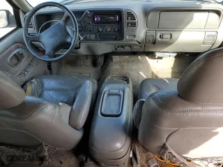 1997 GMC Suburban with VIN 1GKFK16R7VJ707618, listed as a Copart auction lot 49882035 with 317,771 mi miles and Salvage Title. Bid and sale history available at carsss.com. Image 8.
