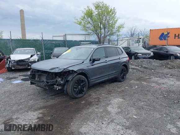 2022 Volkswagen Tiguan SE R-Line Black z VIN 3VVCB7AX9NM014741, wystawiony jako IAAI lot #42043123 z przebiegiem 71 777 mil mil oraz . Historia ofert i sprzedaży dostępna na DreamBid. Obrazek 2.