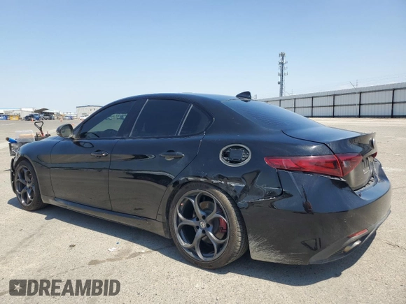 2018 Alfa Romeo Giulia Ti Sport z VIN ZARFAECN7J7588845, wystawiony jako Copart lot #55140535 z przebiegiem Nie podano mil oraz Szkoda całkowita • Salvage title. Historia ofert i sprzedaży dostępna na DreamBid. Obrazek 2.