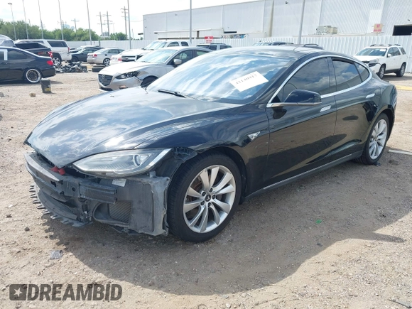 2014 Tesla Model S 60 z VIN 5YJSA1H1XEFP44397, wystawiony jako IAAI lot #42140917 z przebiegiem 136 515 mil mil oraz . Historia ofert i sprzedaży dostępna na DreamBid. Obrazek 20.