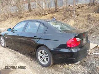 2008 BMW 3 Series 328xi with VIN WBAVC93508K043288, listed as a IAAI auction lot 42060130 with 183,882 mi miles. Bid and sale history available at carsss.com. Image 3.
